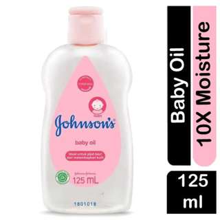 Johnsons Massage Baby Oil for babies with 10X Moisture