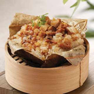 Crystal Jade Glutinous Rice in Lotus Leaf with Chicken