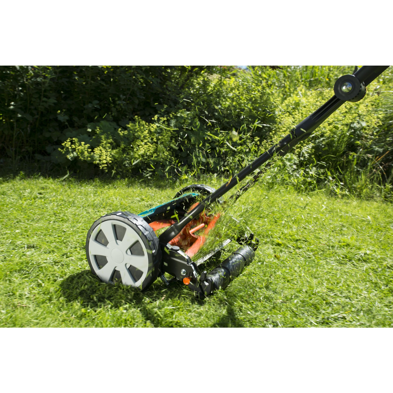Gardena Classic Cylinder Lawnmower 330 | NTUC FairPrice