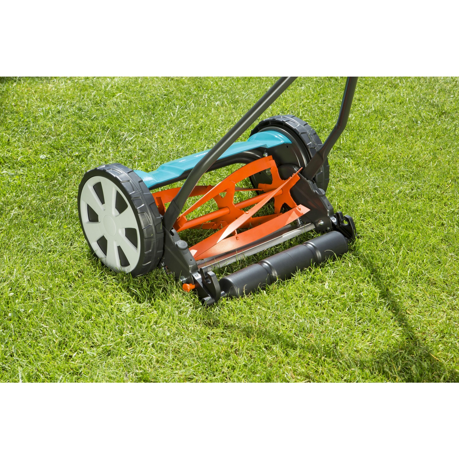 Gardena Classic Cylinder Lawnmower 330 | NTUC FairPrice