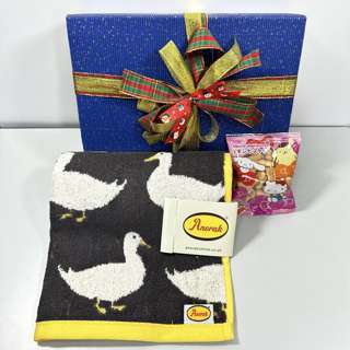 Ssh Giftset-Anorak Waddling Ducks Face Towel & Biscuits