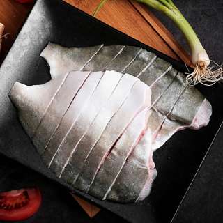 Serve Golden Pomfret Slice Hotpot Steamboat - Fresh