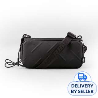 SKINARMA Juno Bottle Sacoche Bag + Scout Lanyard - Black SKINARMA Juno Bottle Sacoche Bag + Scout Lanyard - Black