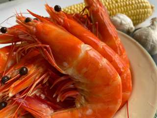 Catch Seafood Medium Cooked Prawns with Shell On