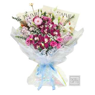 NoelGifts Flower Hand Bouquet - Je t'aime (AAHB11B)