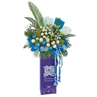 Hummings.com Condolences Wreath - Azure Horizon (KWS765) Hummings.com Condolences Wreath - Azure Horizon (KWS765)